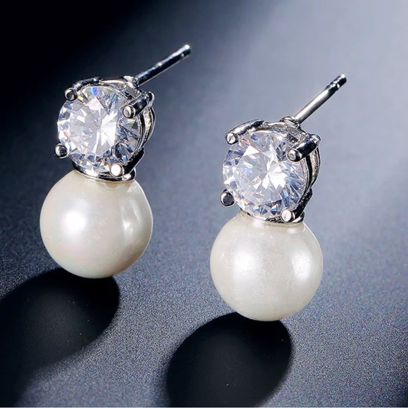 Pearl Stud Earrings Necklace Set for Women - Picture 5 of 5